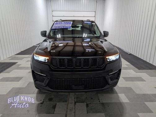 Diamond Black Crystal Pearlcoat 2023 Jeep Grand Cherokee Limited