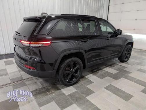 Diamond Black Crystal Pearlcoat 2023 Jeep Grand Cherokee Limited