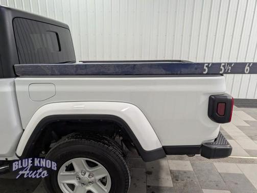 2022 Jeep Gladiator Sport S