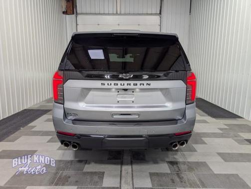 Sterling Gray Metallic 2025 Chevrolet Suburban 4WD Z71