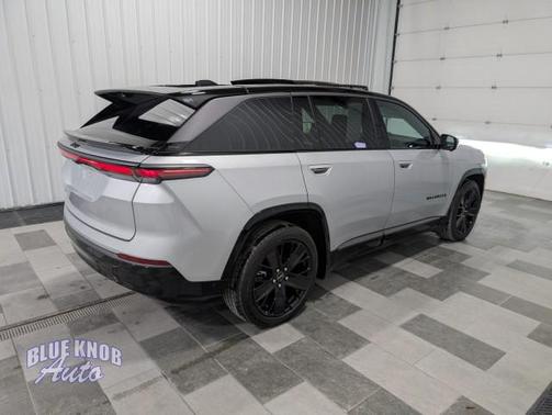 Silver Zynith Clearcoat 2024 Jeep Wagoneer S Launch Edition