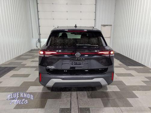 Deep Black Pearl 2026 Volkswagen Tiguan 2.0T SE 4MOTION