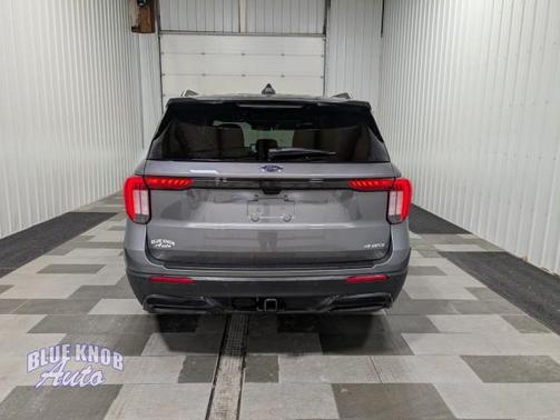 Carbonized Gray Metallic 2025 Ford Explorer ST-Line