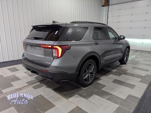 Carbonized Gray Metallic 2025 Ford Explorer ST-Line