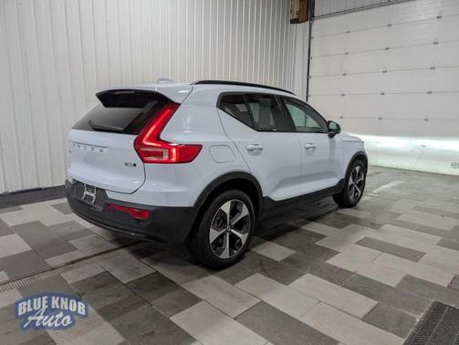 2025 Volvo XC40 B5 Plus Dark Theme