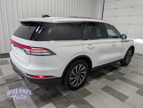 Pristine White Metallic Tri-Coat 2025 Lincoln Aviator Premiere