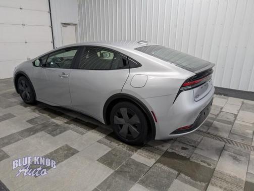 2025 Toyota Prius LE