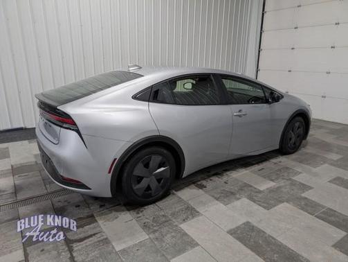 2025 Toyota Prius LE