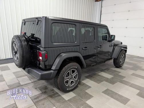 Black Clearcoat 2022 Jeep Wrangler Unlimited Sport