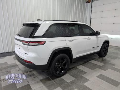 Bright White Clearcoat 2023 Jeep Grand Cherokee Limited