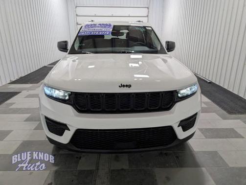 Bright White Clearcoat 2023 Jeep Grand Cherokee Limited