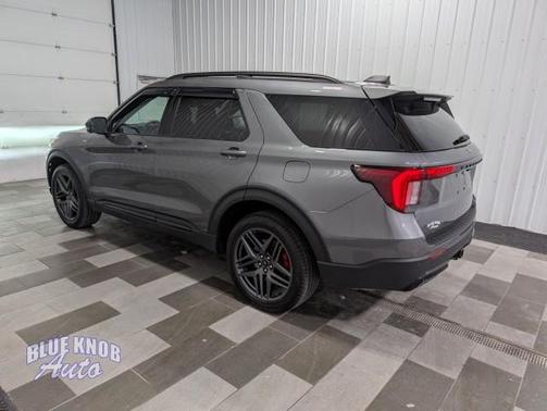 Carbonized Gray Metallic 2025 Ford Explorer ST-Line