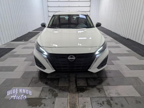 Glacier White 2025 Nissan Altima SV FWD