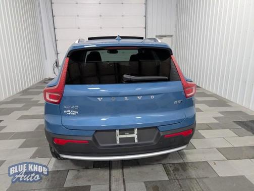 2025 Volvo XC40 B5 Core Bright Theme