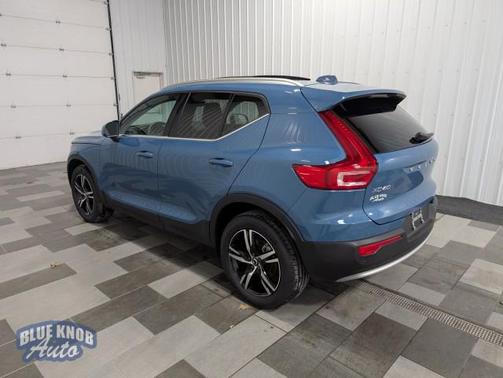 2025 Volvo XC40 B5 Core Bright Theme
