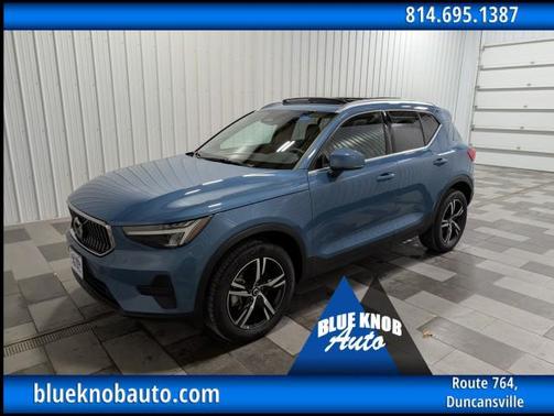 2025 Volvo XC40 B5 Core Bright Theme