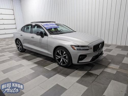 2024 Volvo S60 B5 Core Dark Theme