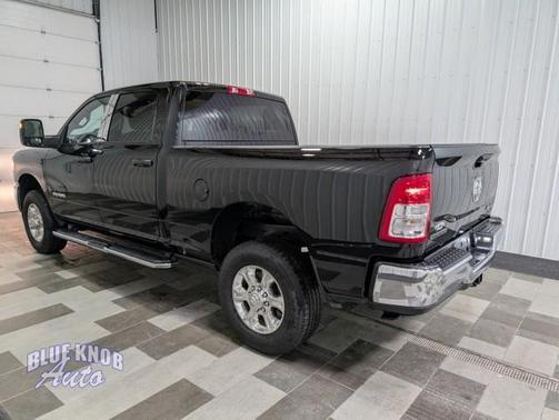 Diamond Black Crystal Pearlcoat 2024 RAM 2500 Big Horn Crew Cab 4x4 6'4' Box