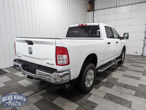 2024 RAM 2500 Big Horn Crew Cab 4x4 6'4' Box