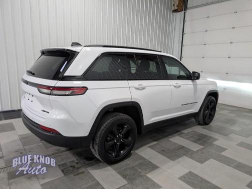 Bright White Clearcoat 2023 Jeep Grand Cherokee Limited