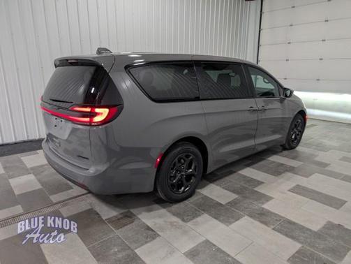 2022 Chrysler Pacifica Hybrid Touring L