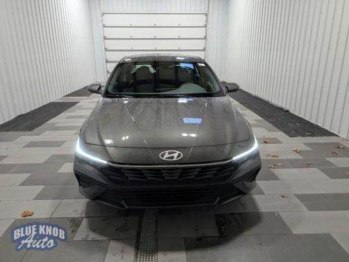 2025 Hyundai ELANTRA SE