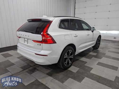 2022 Volvo XC60 B5 Momentum