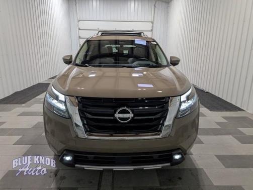 2025 Nissan Pathfinder Platinum 4WD
