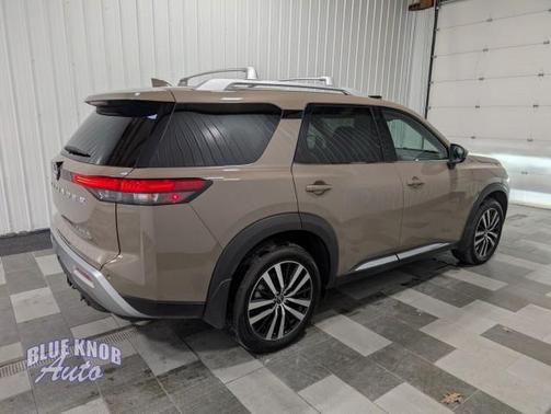 2025 Nissan Pathfinder Platinum 4WD