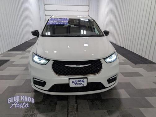Bright White Clearcoat 2024 Chrysler Pacifica Touring L