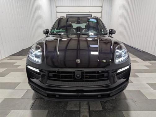 2023 Porsche Macan Base (PDK)
