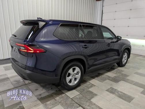 2025 Toyota Highlander LE