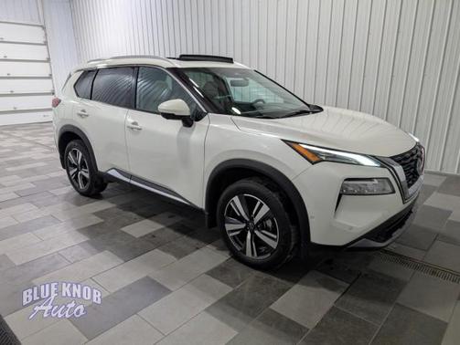 Pearl White Tricoat 2023 Nissan Rogue SL