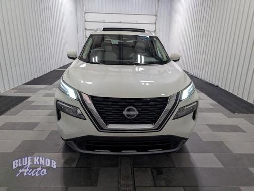 Pearl White Tricoat 2023 Nissan Rogue SL