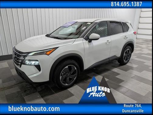Everest White Pearl 2025 Nissan Rogue SV