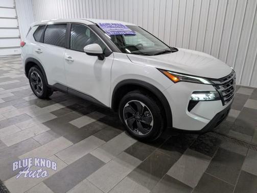 Everest White Pearl 2025 Nissan Rogue SV