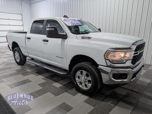 Bright White Clearcoat 2024 RAM 2500 Big Horn Crew Cab 4x4 6'4' Box