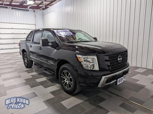 2023 Nissan Titan SV