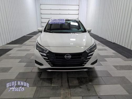 Aspen White Tricoat 2025 Nissan Versa 1.6 SV