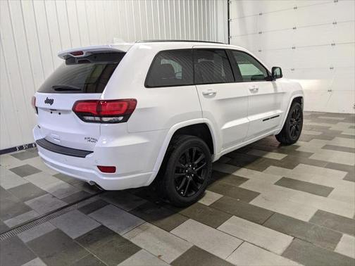Photo 4 of 20 of 2021 Jeep Grand Cherokee Laredo
