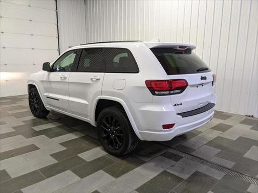 Photo 2 of 20 of 2021 Jeep Grand Cherokee Laredo