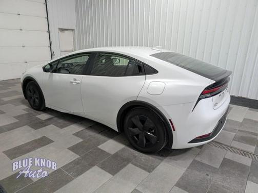 2025 Toyota Prius LE