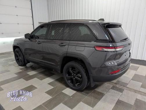 Baltic Gray Metallic Clearcoat 2023 Jeep Grand Cherokee Altitude