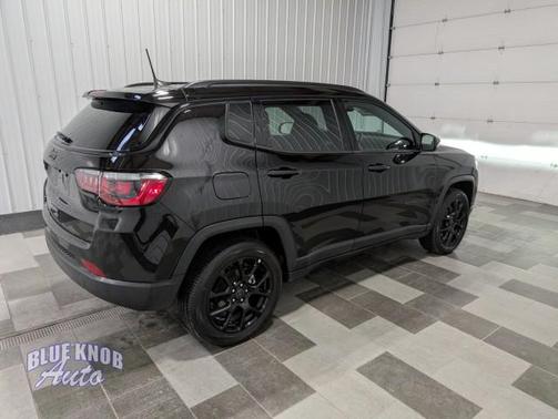 Diamond Black Crystal Pearlcoat 2025 Jeep Compass Latitude