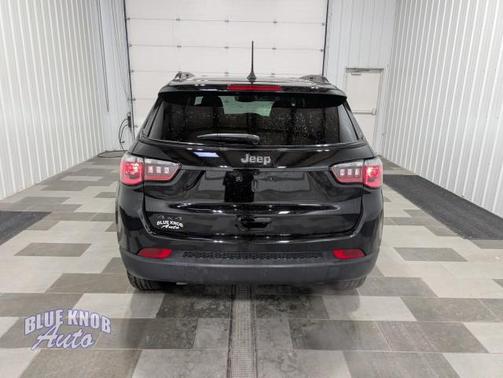 Diamond Black Crystal Pearlcoat 2025 Jeep Compass Latitude
