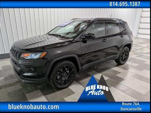Diamond Black Crystal Pearlcoat 2025 Jeep Compass Latitude