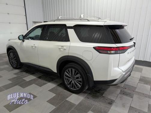 Pearl White Tricoat 2023 Nissan Pathfinder SL