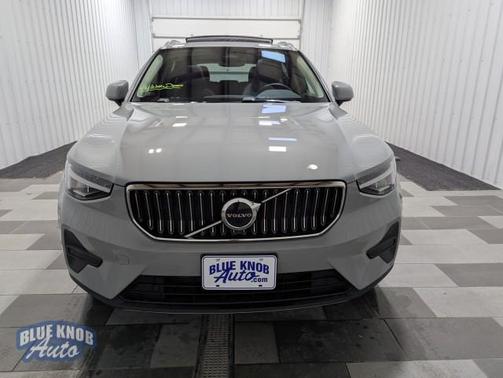 2025 Volvo XC40 B5 Core Bright Theme