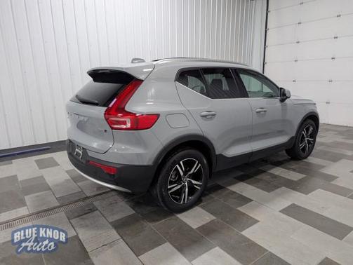 2025 Volvo XC40 B5 Core Bright Theme