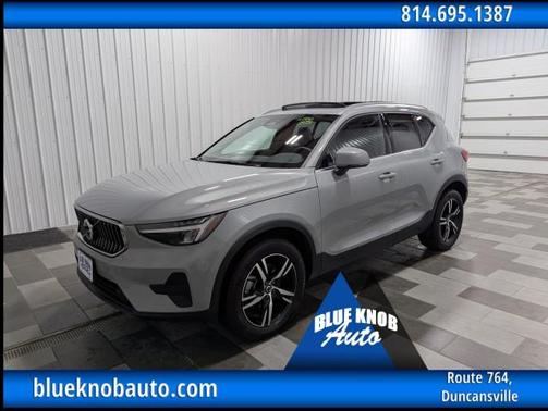 2025 Volvo XC40 B5 Core Bright Theme